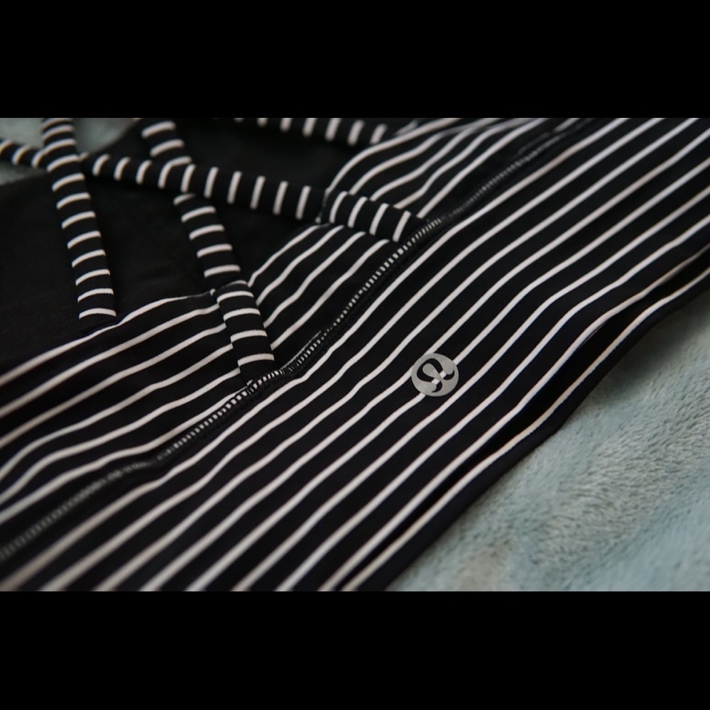 STRIPED LULULEMON SPORTS BRA